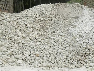 当鱼病久治不愈时，试试施用生石灰或有意想不到的惊喜！